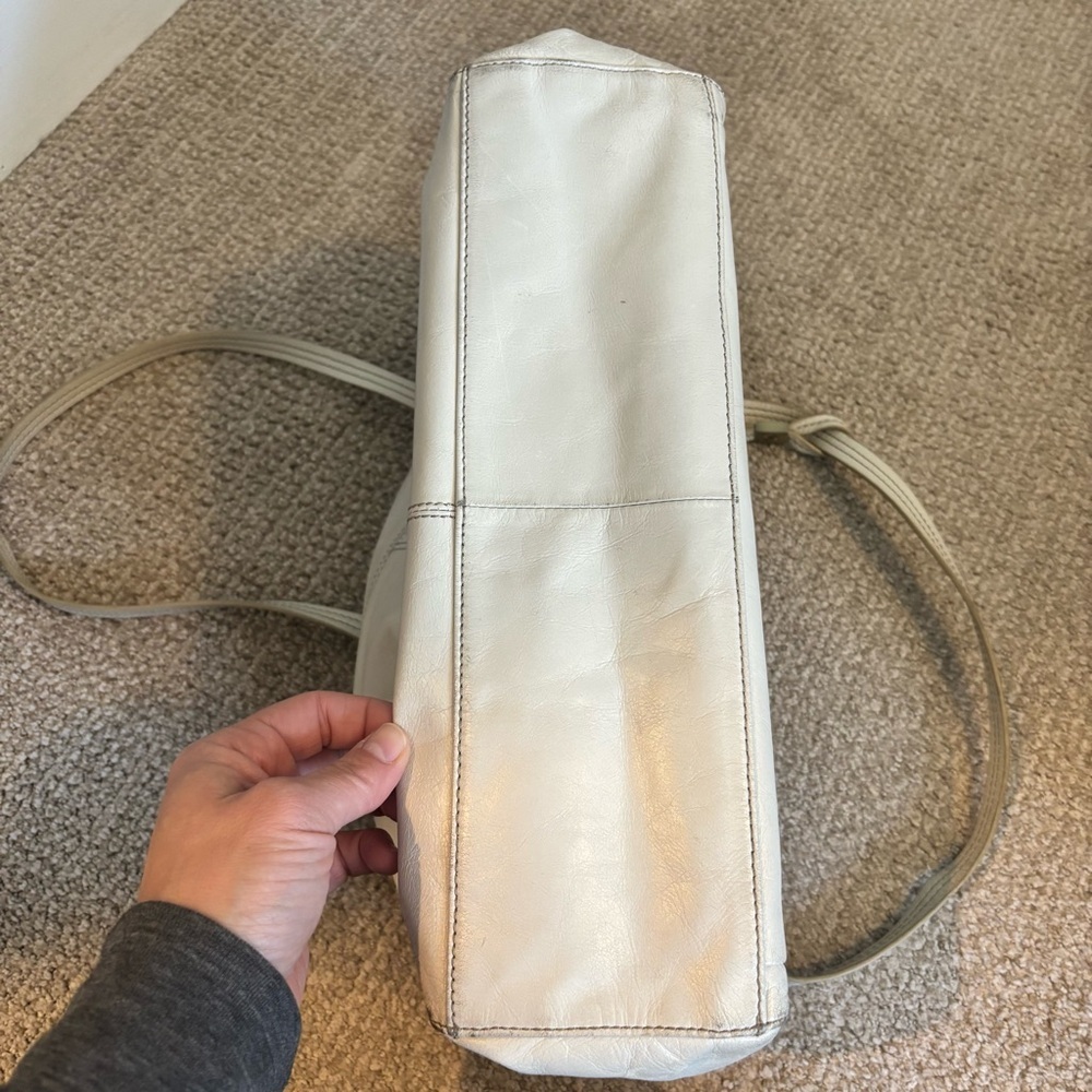 Hobo Cream Leather Tote - Picture 11 of 11